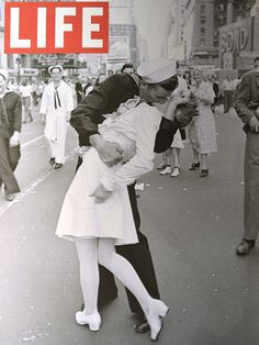 v-j-day_life_kiss